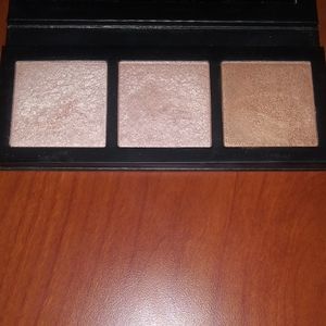 Hyper Real Glow highlighter palette by Mac